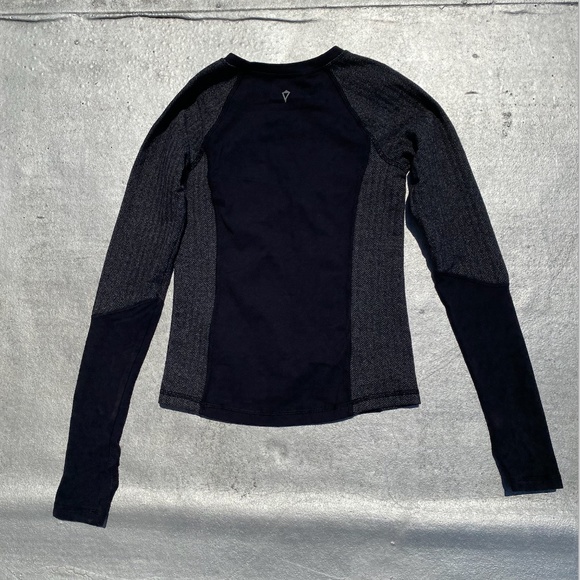 Ivivva by Lululemon black and grey top - Picture 2 of 9
